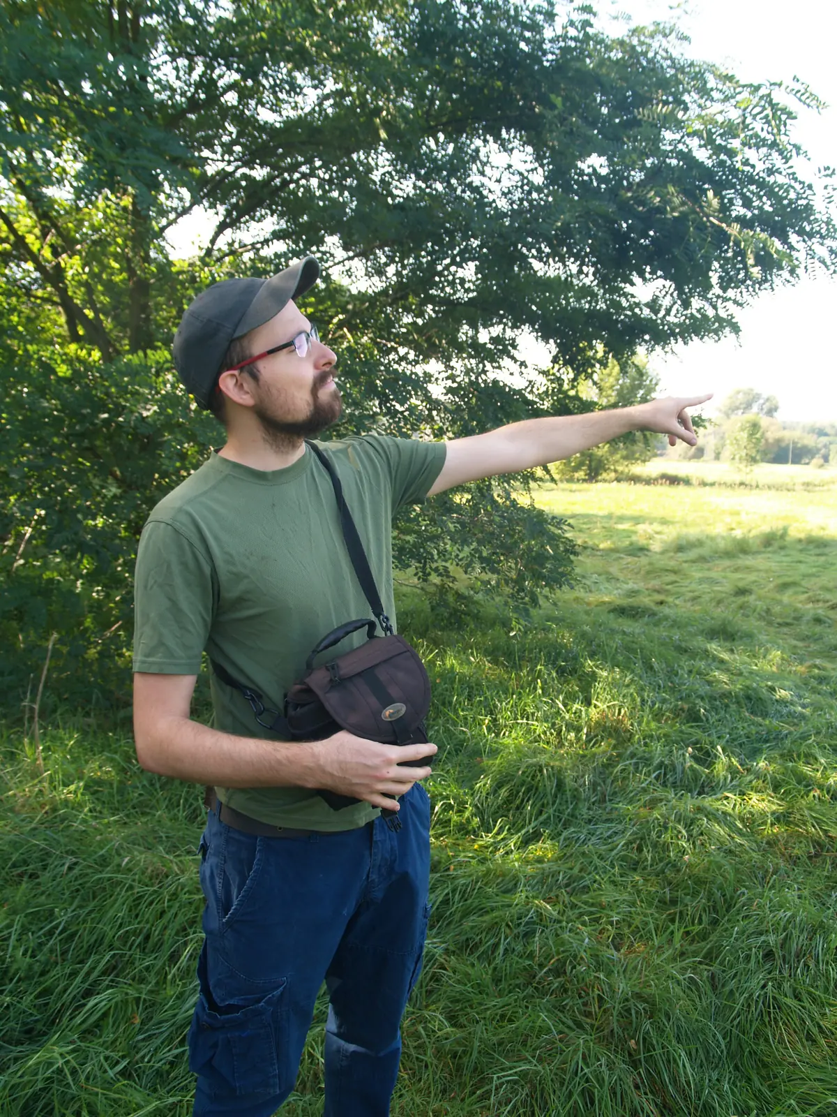 Archeolog podczas prac terenowych